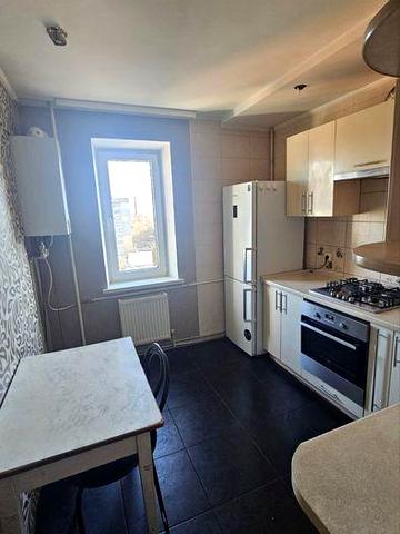 Продається 2-кімнатна квартира на Шкільному