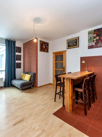 Кирило-Мефодіївська вул., 2