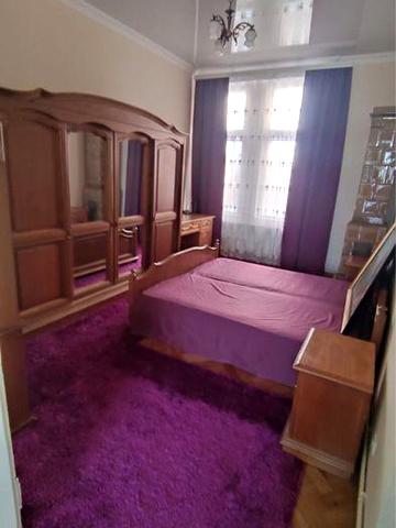 Здається на довготривалий термін квартира в центрі міста.