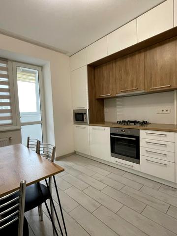 Василя Стуса вул., 30