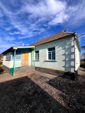 Продам житловий будинок з господарськими спорудами