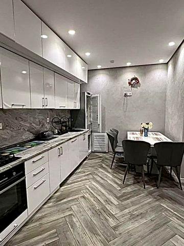 Здається квартира поруч біля центру