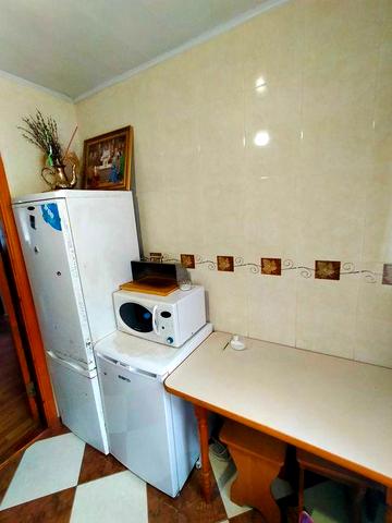 Здається окрема кімната по Хотовицького для дівчини-жінки.