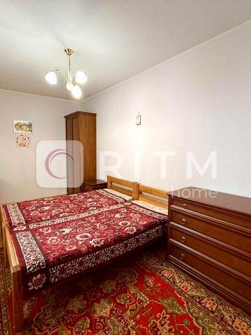 Здається в оренду простора 4-кімнатна в центрі міста!