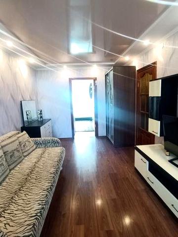 Затишна 2 кім квартира біля метро Звіринецька.