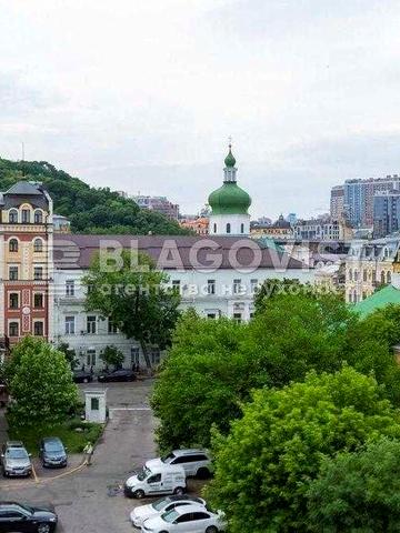 Продаж квартири Почтова площа Поділ Контрактова площа Спаська 22