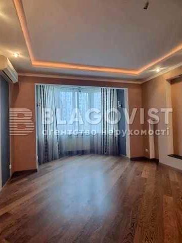 Продаж квартири на Ахматовоі 35 Позняки Осокорки 180кв.м.