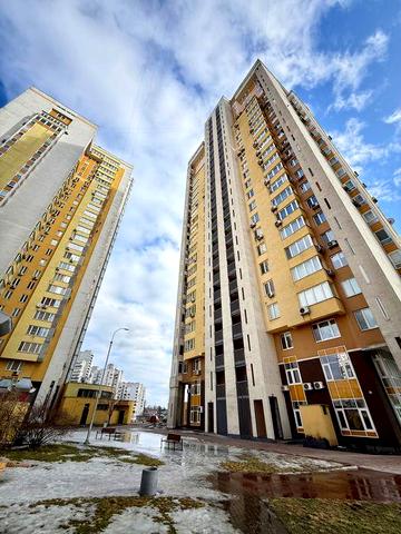 Продаж великої трикімнатної квартири на Лобановського, Програми - Так