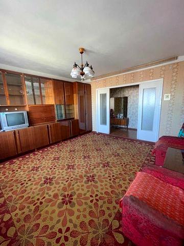 Продається трикімнатна квартира по вулиці Вереснева, буд.9.