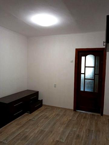 Здаю квартиру меблi тiльки на кухнi з технiкою