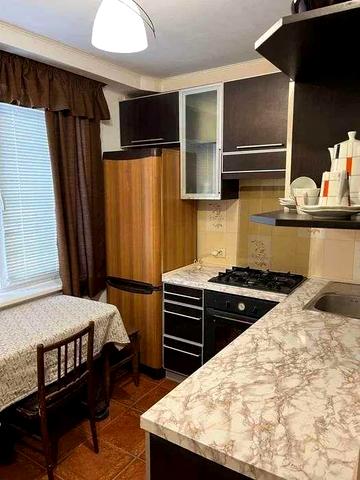 Сдам 3 кв Конный рынок  Спортивная, Защитн. Украины 13000 гр.