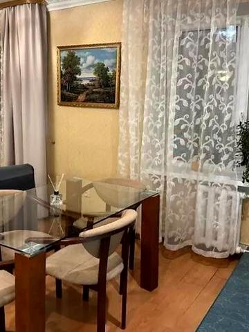 3 кімнатна квартира  вул. Зарічанська