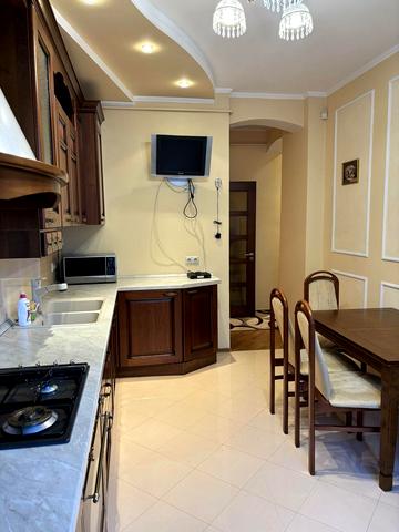 Івана Боберського вул., 19