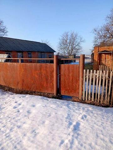 Продам будинок  з господарчими спорудами у селі під дачу