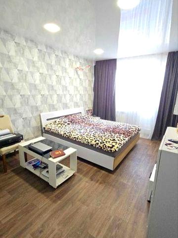 Продам 3к квартиру метро Индустриальная 43000