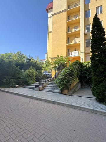 Валерія Лобановського вул., 21/4