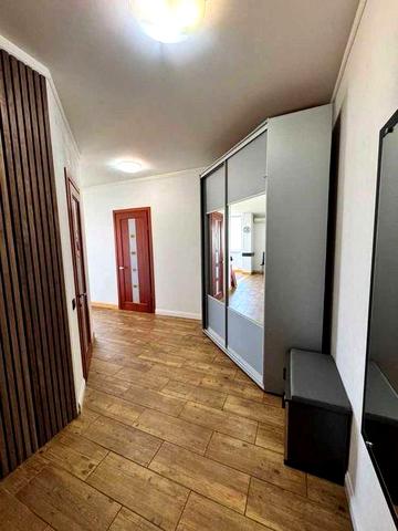 Оренда 2к квартири на вул. Подолинського Сергія 7