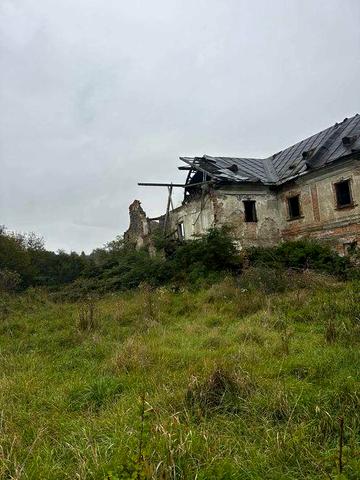 Терміново продається старий замок у Солотвино