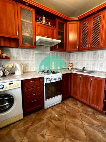 Молодіжна вул., 46