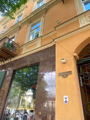 Дерибасівська вул., 19