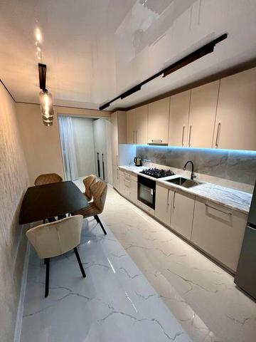 Оренда  евро двушка  Рідний дім 41 кв Центр ( Власник)