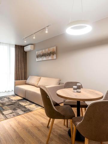 Зарічна вул., 4