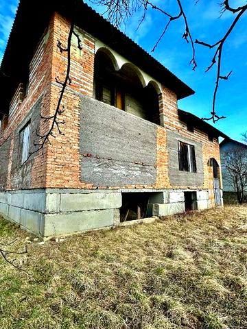 Продається просторий будинок біля м. Стрий!