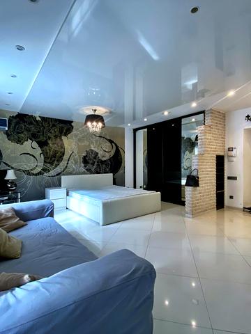 Рибальська вул., 8