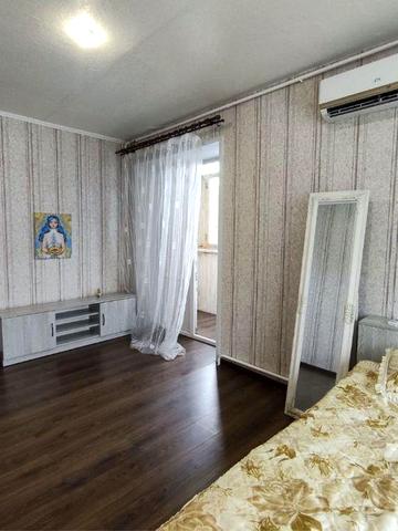 Продаю ТЕПЛУ квартиру, є БАЛКОН. Ірпінь, біля Версаль Парку. Газ!