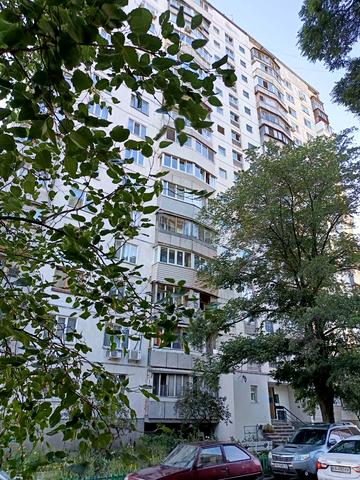 Райдужна вул., 21