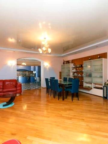 4-кімнатна квартира по вул. Назарівська 7Б. м.Університет