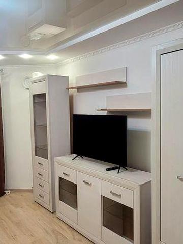 Однокімнатна квартира .Влвсник