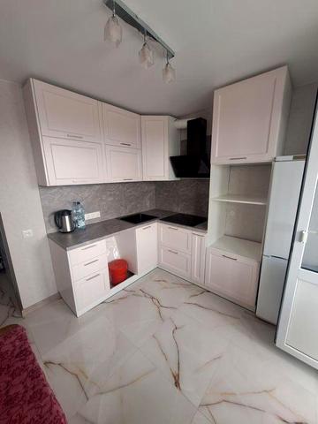 Продаж 2-кімнатної квартири по вул. П. Куліша 11. Метро Лівобережна