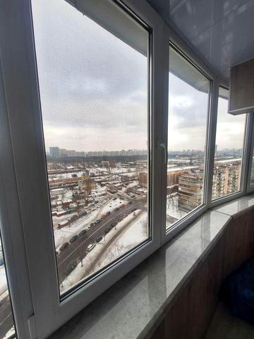 Продаж 2-кімнатної квартири по вул. П. Куліша 11. Метро Лівобережна