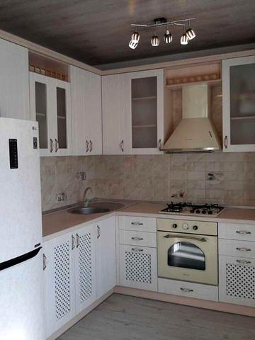 Симона Петлюри вул., 21