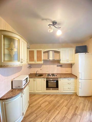 Андрія Аболмасова вул. (Панельна), 7