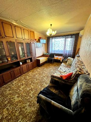 Героїв просп., 11