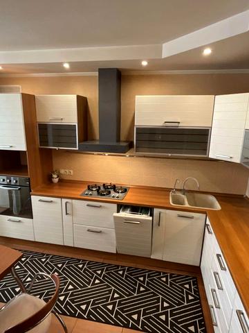 Артеківська вул., 12