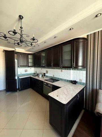 Простора 3-к квартира 112 м² з якісним ремонтом вул. Данькевичa 14