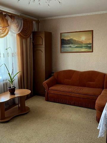 Городня, центр. Квартира з ремонтом+ сарайчик з погребом