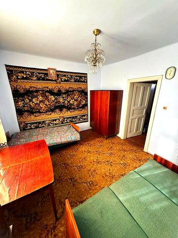 Загірна вул., 2