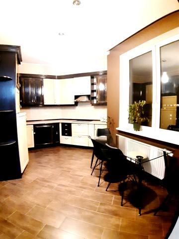 Дмитрівська вул., 80