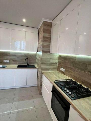 Здається 2х кімнатна + кухня студія в новобудові біля Маклональсу