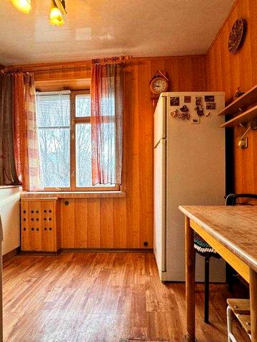 Купите квартиру в районе Титова, на Янгеля, 7, в районе памятника