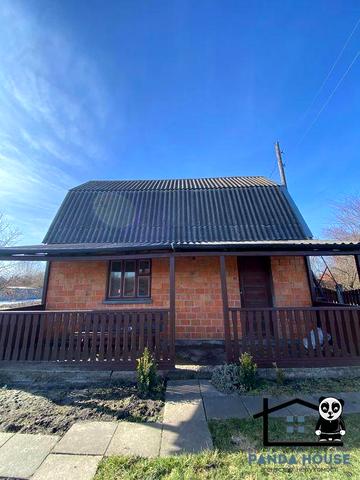 Продається дачний будинок у тихому районі міста.