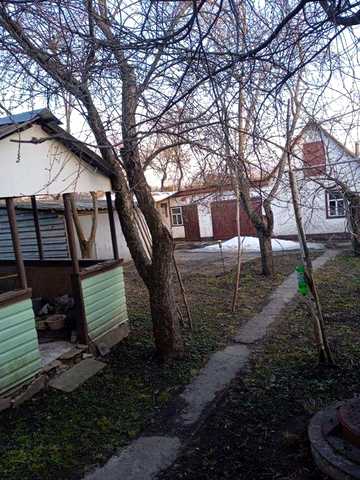 Продам півбудинку