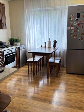 Продається частина  будинку з власною ділянкою землі в центрі