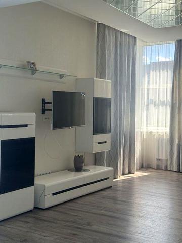 Здам розкішну великогабаритну  квартиру в центрі міста