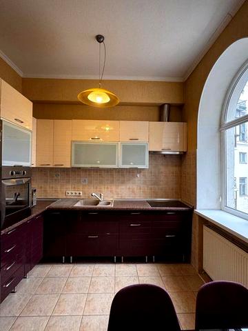 Оренда квартири в центрі Києва Олеся Гончара 55 Велотрек Золоті Ворота