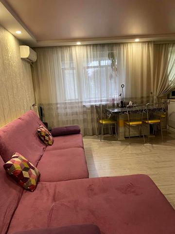 Квартальна вулиц вул. (Гладкова), 11